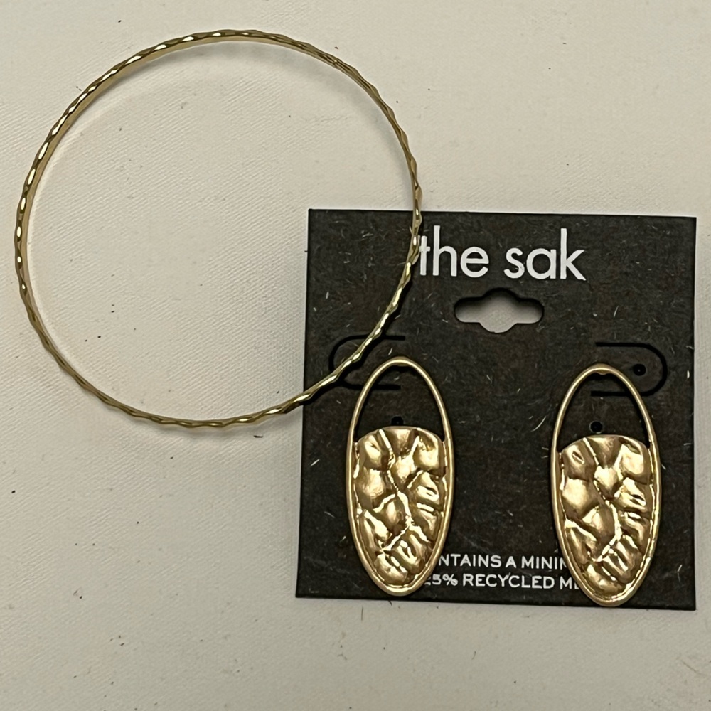 NEW Gold Textured Earrings and Gold Bangle Bracelet Set NWT - Picture 3 of 3